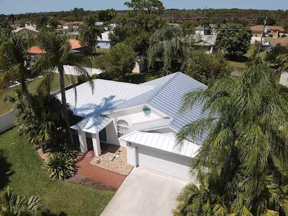 Images FoxHaven Roofing Group