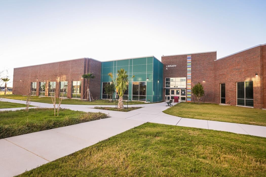 Images Starr County Campus - Library