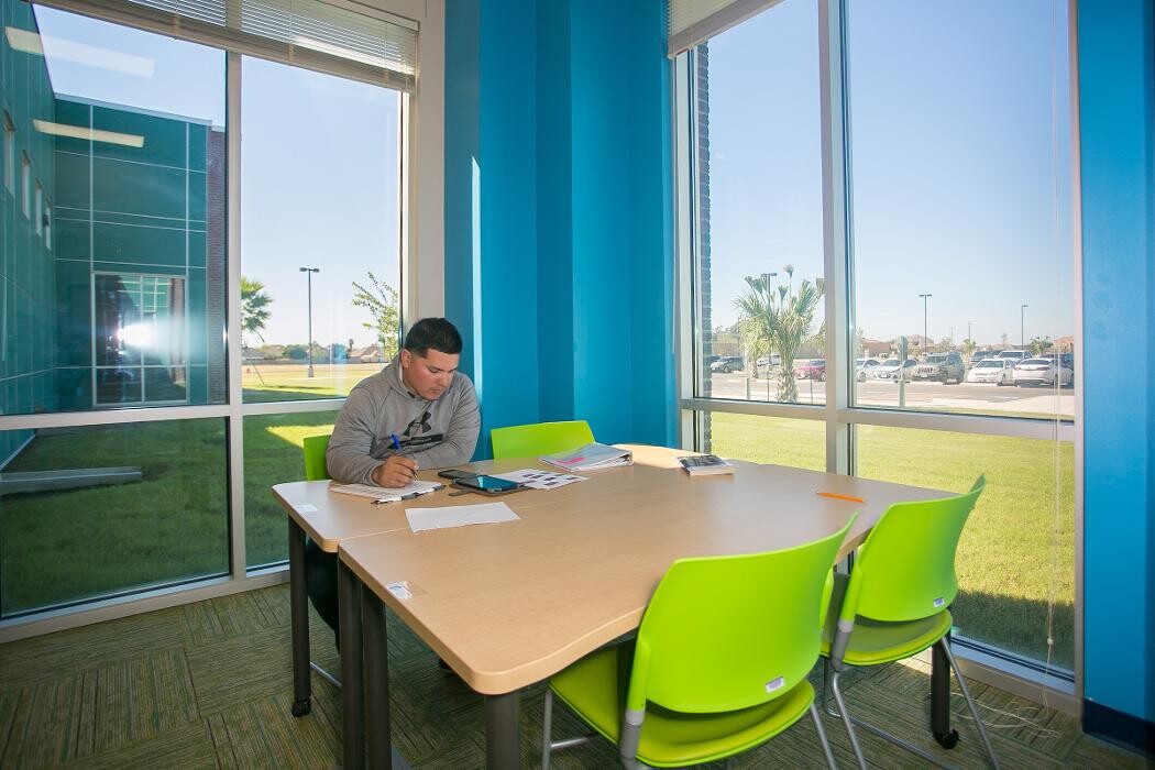 Images Starr County Campus - Library