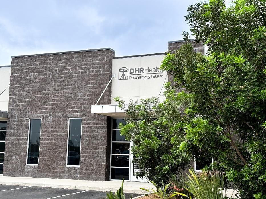 Images DHR Health Rheumatology Institute