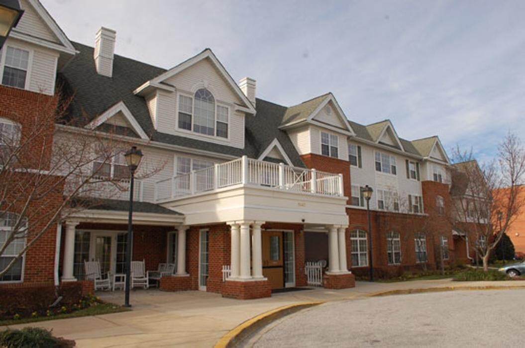 Images Charter Senior Living of Woodholme Crossing
