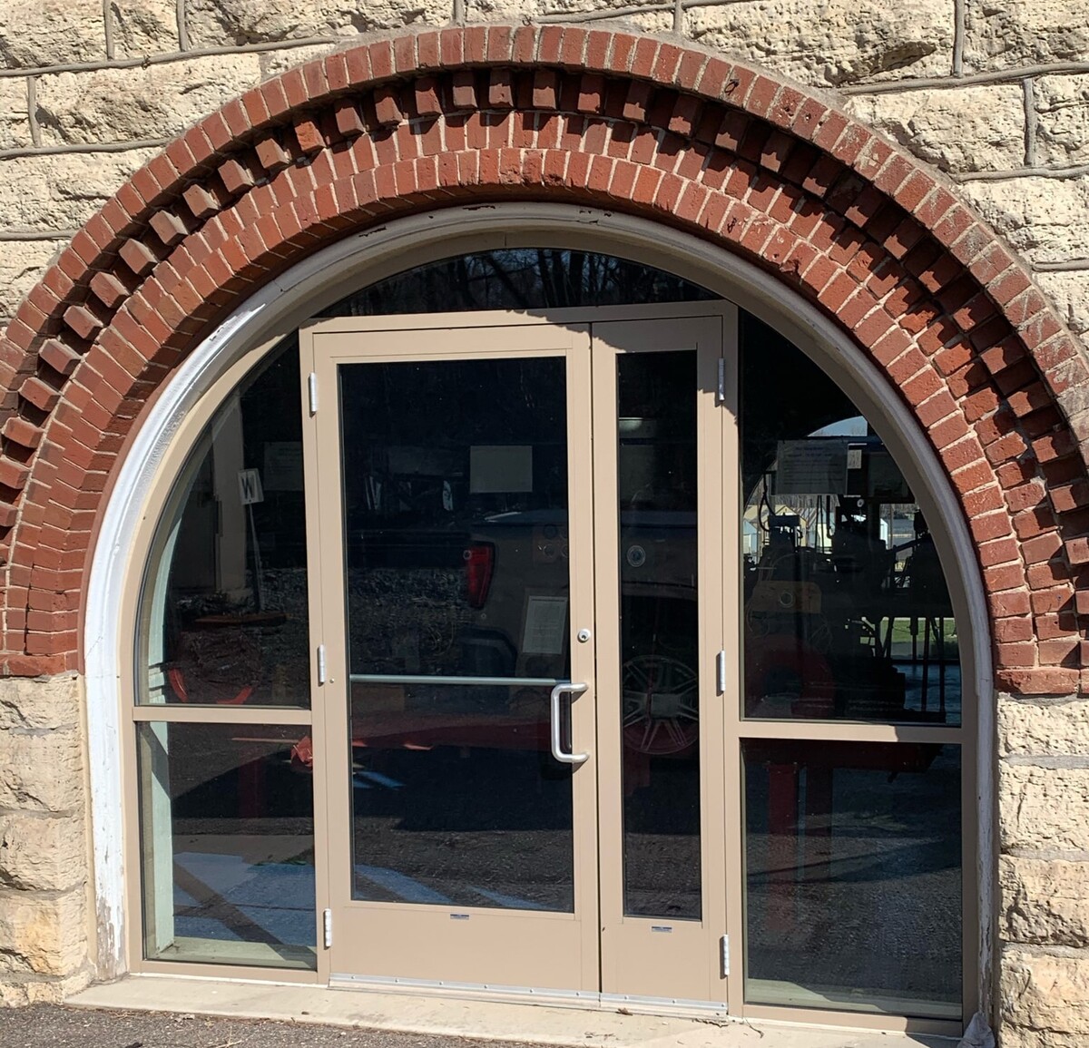 Images Ryan & Gordy’s Glass