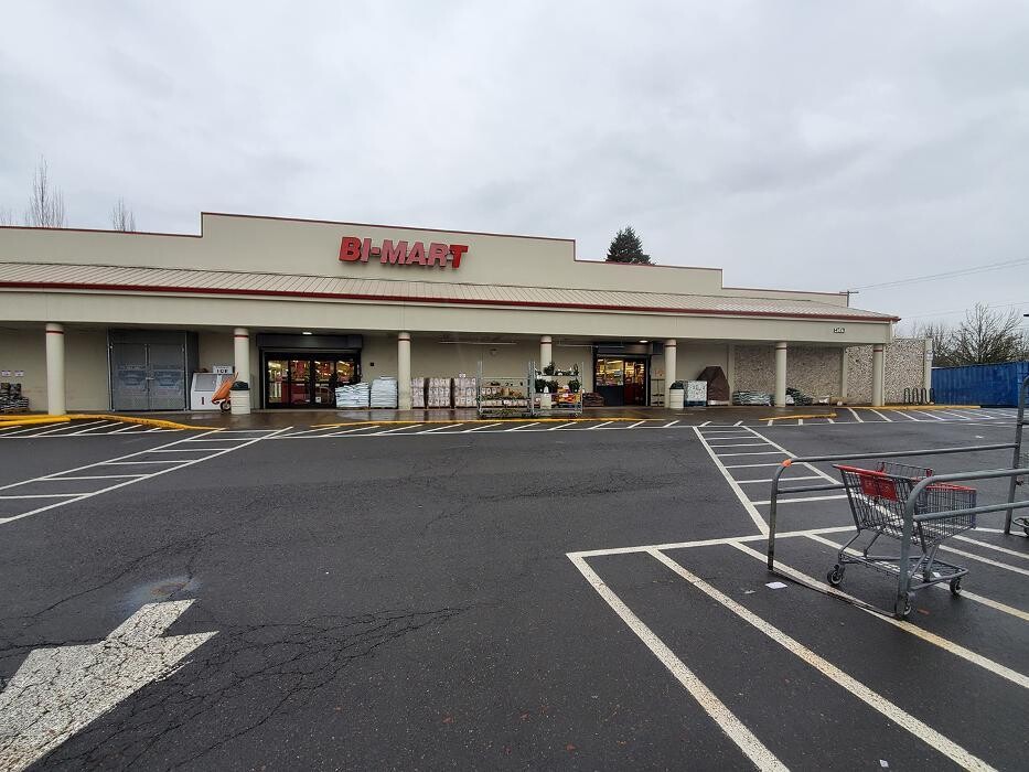 Images Bi-Mart Membership Discount Stores