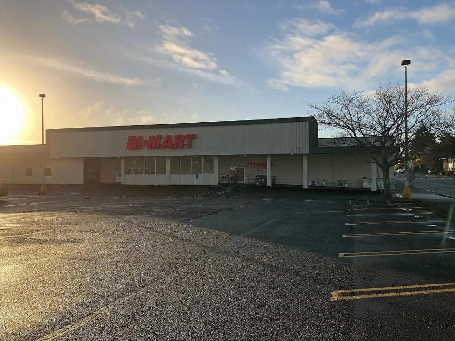 Images Bi-Mart Membership Discount Stores