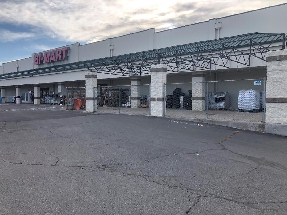 Images Bi-Mart Membership Discount Stores