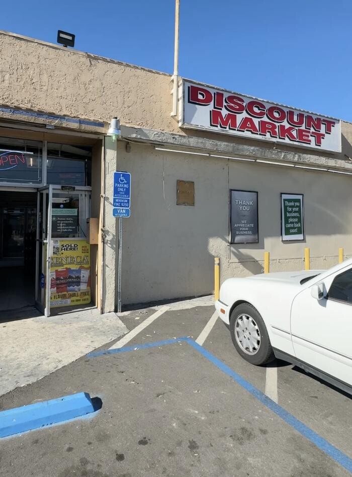 Images CoinFlip Bitcoin ATM - Family Discount Market (San Bernardino)