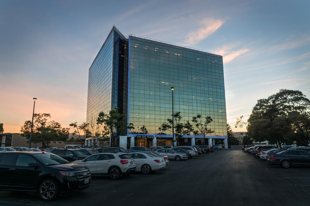 Images Cushman & Wakefield - Commercial Real Estate Services