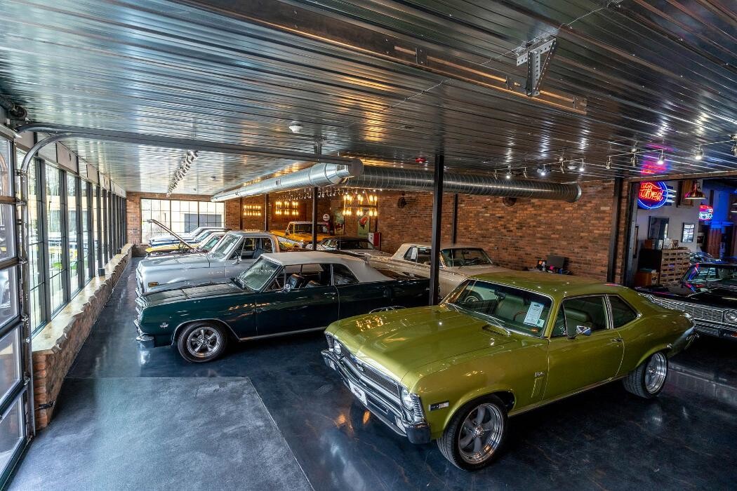 Images LaFontaine Classic Cars