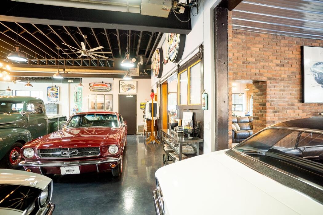 Images LaFontaine Classic Cars