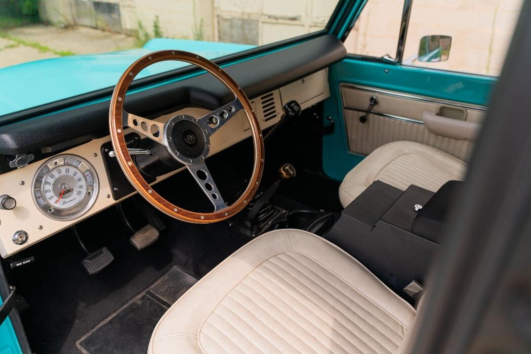 Images LaFontaine Classic Cars