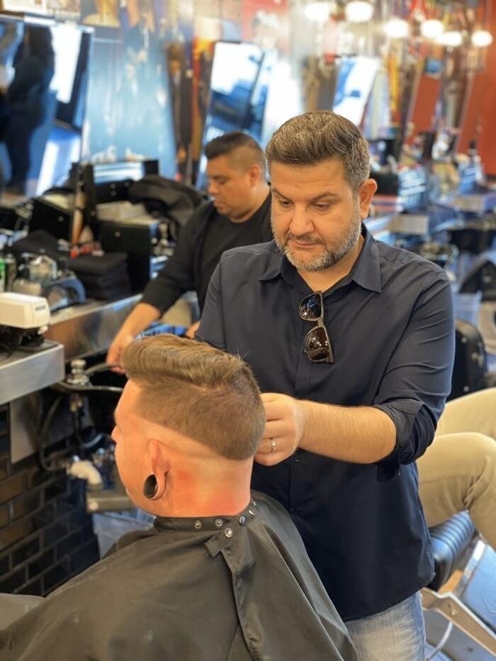 Images Floyd's 99 Barbershop