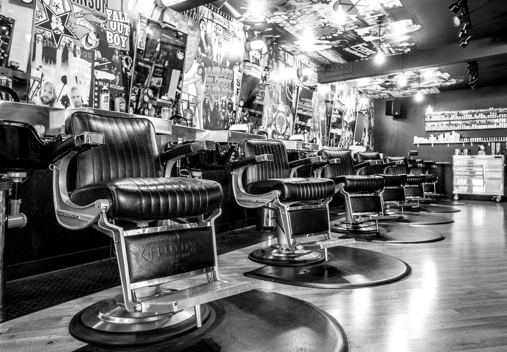 Images Floyd's 99 Barbershop