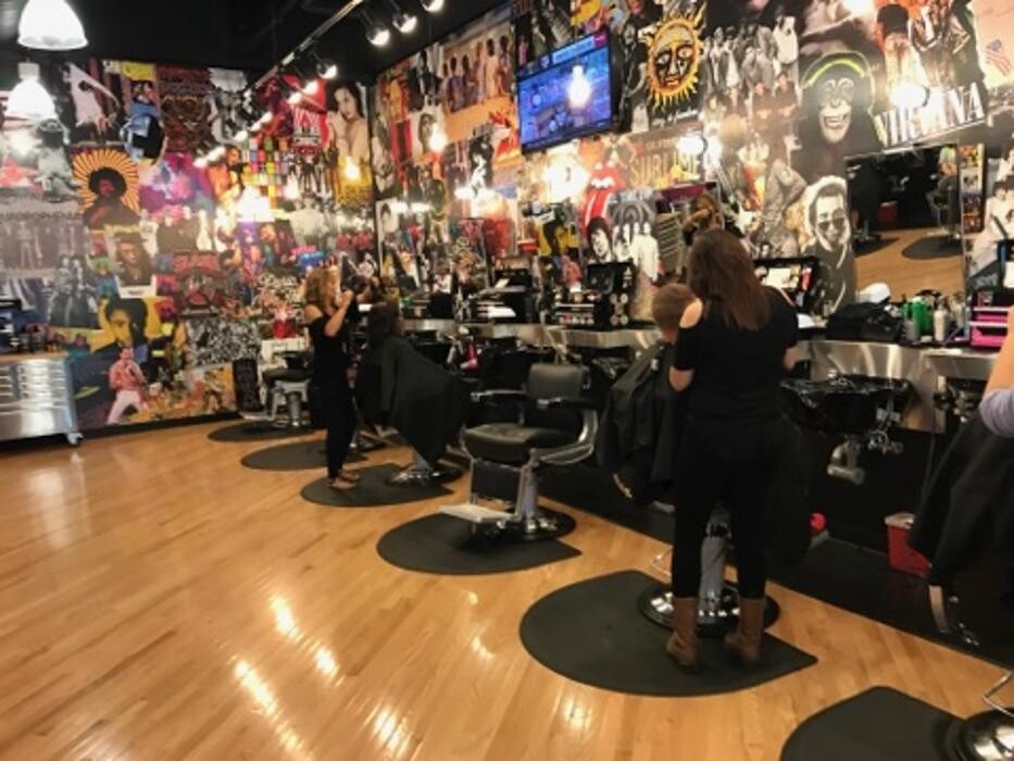 Images Floyd's 99 Barbershop