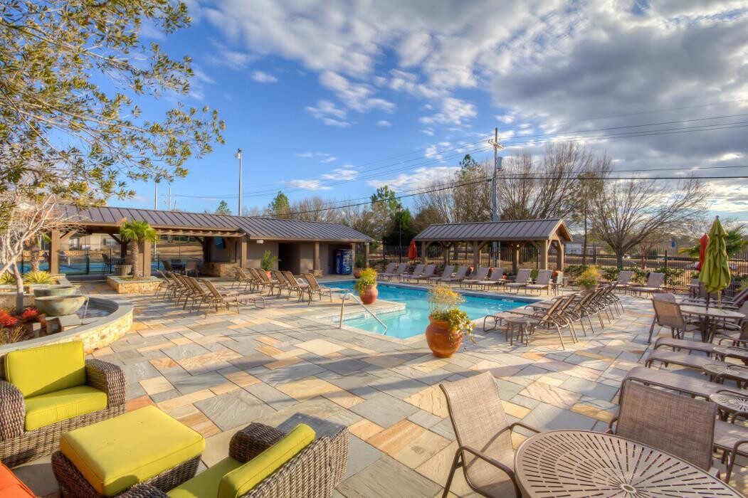 Images Highpointe At Crossgates Apartment Homes