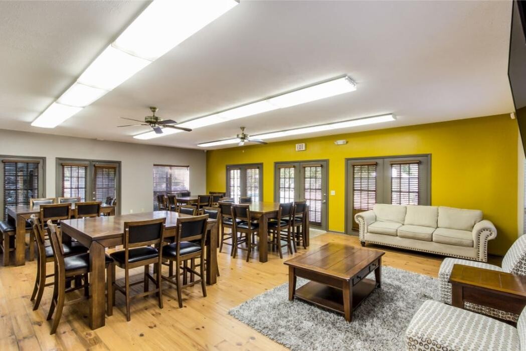 Images Highpointe At Crossgates Apartment Homes