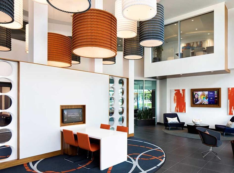 Images AMLI Uptown Orange