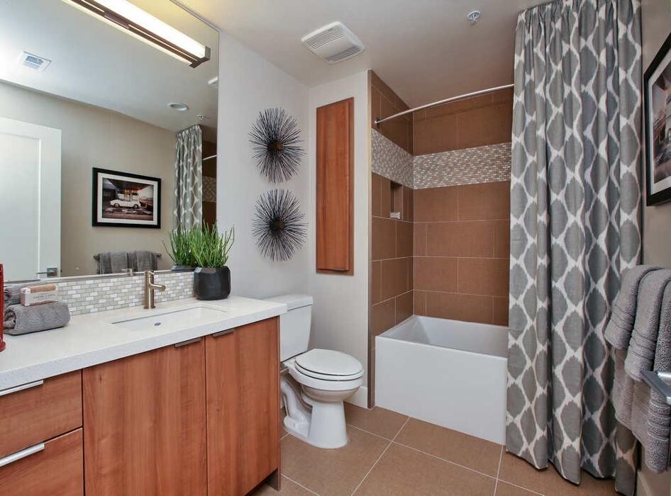 Images AMLI Uptown Orange