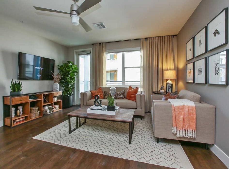 Images AMLI Uptown Orange