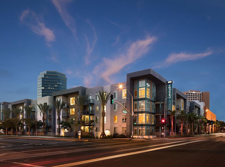 Images AMLI Uptown Orange