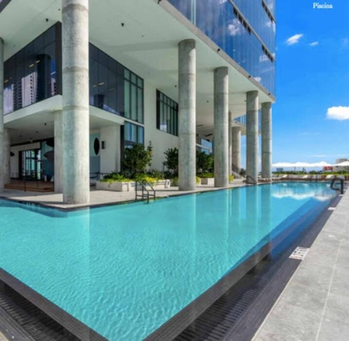 Images RE/MAX Concierge Realty - Weston Realtor