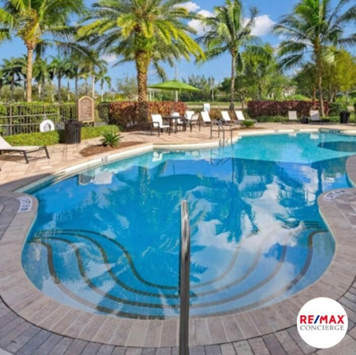 Images RE/MAX Concierge Realty - Weston Realtor