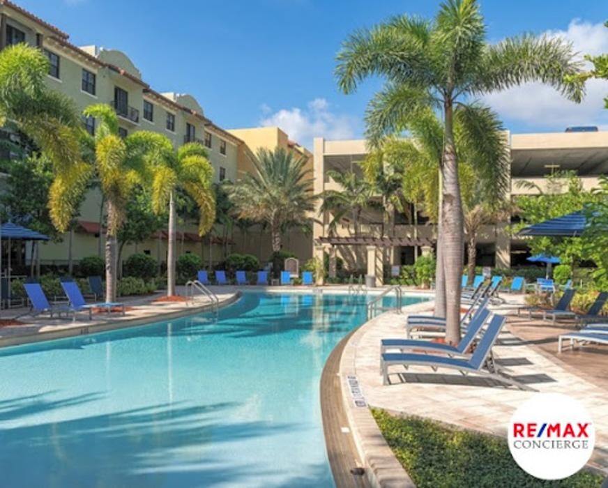Images RE/MAX Concierge Realty - Weston Realtor