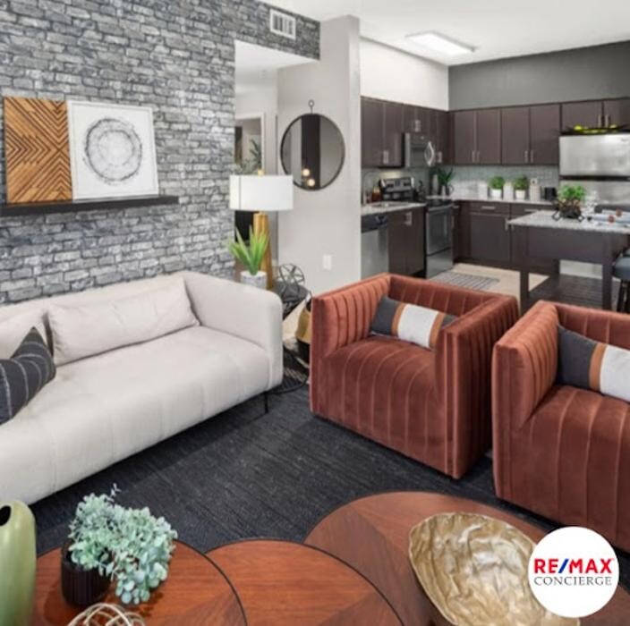Images RE/MAX Concierge Realty - Weston Realtor