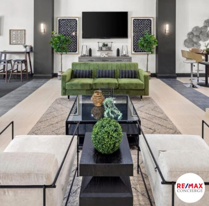 Images RE/MAX Concierge Realty - Weston Realtor