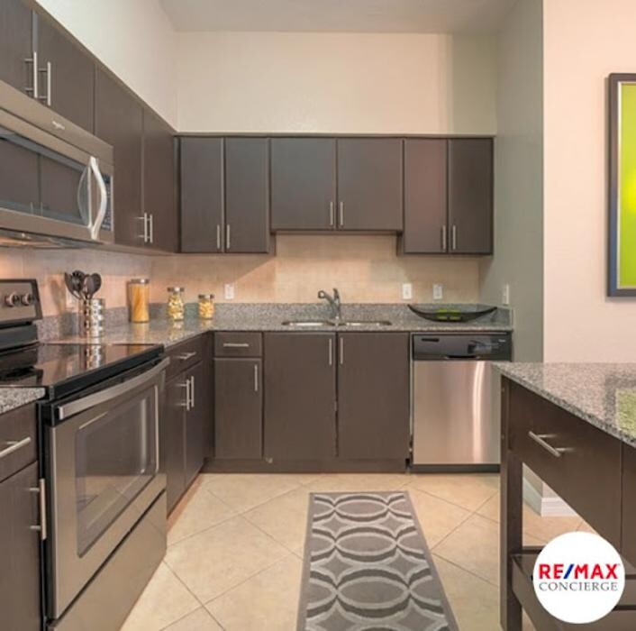 Images RE/MAX Concierge Realty - Weston Realtor