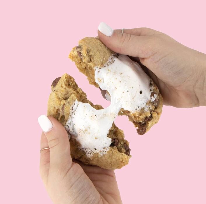 Images Crumbl Cookies - Logan South