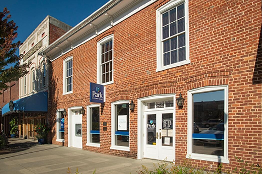 Images Park National Bank: Hendersonville Office