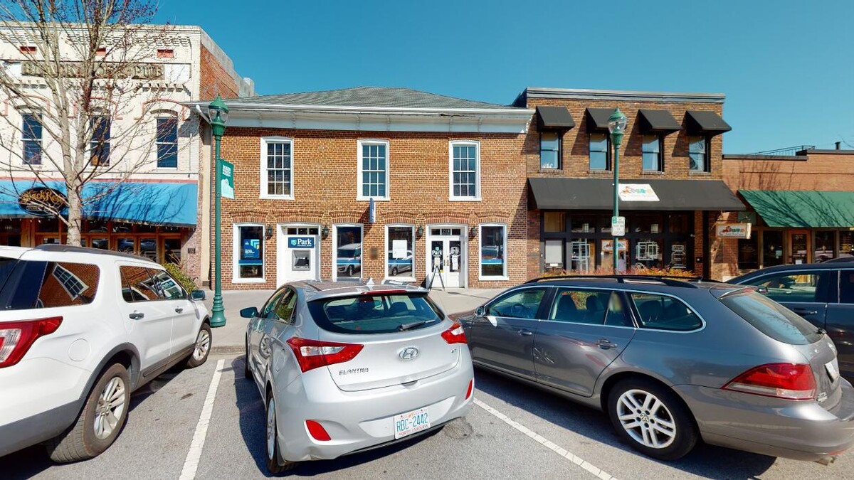 Images Park National Bank: Hendersonville Office