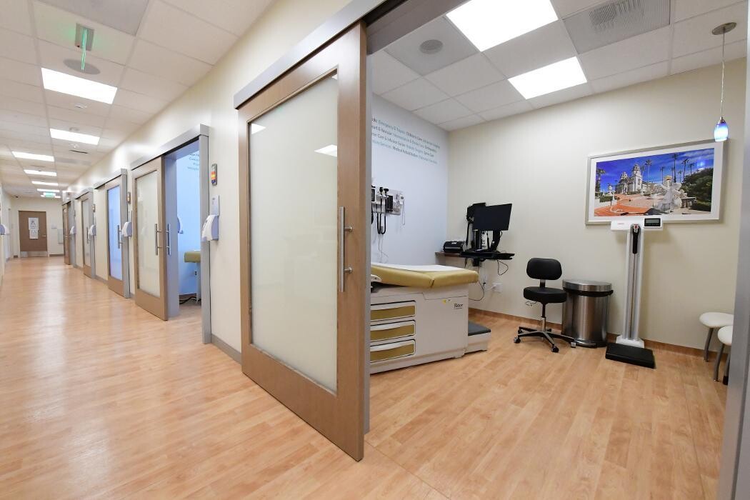 Images Cottage Urgent Care - Ventura - Poinsettia Plaza