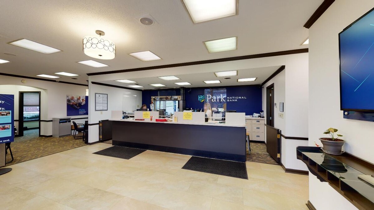 Images Park National Bank: New Concord Office