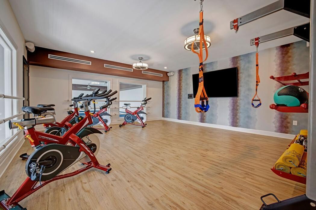 Images Apartments at Eleven240