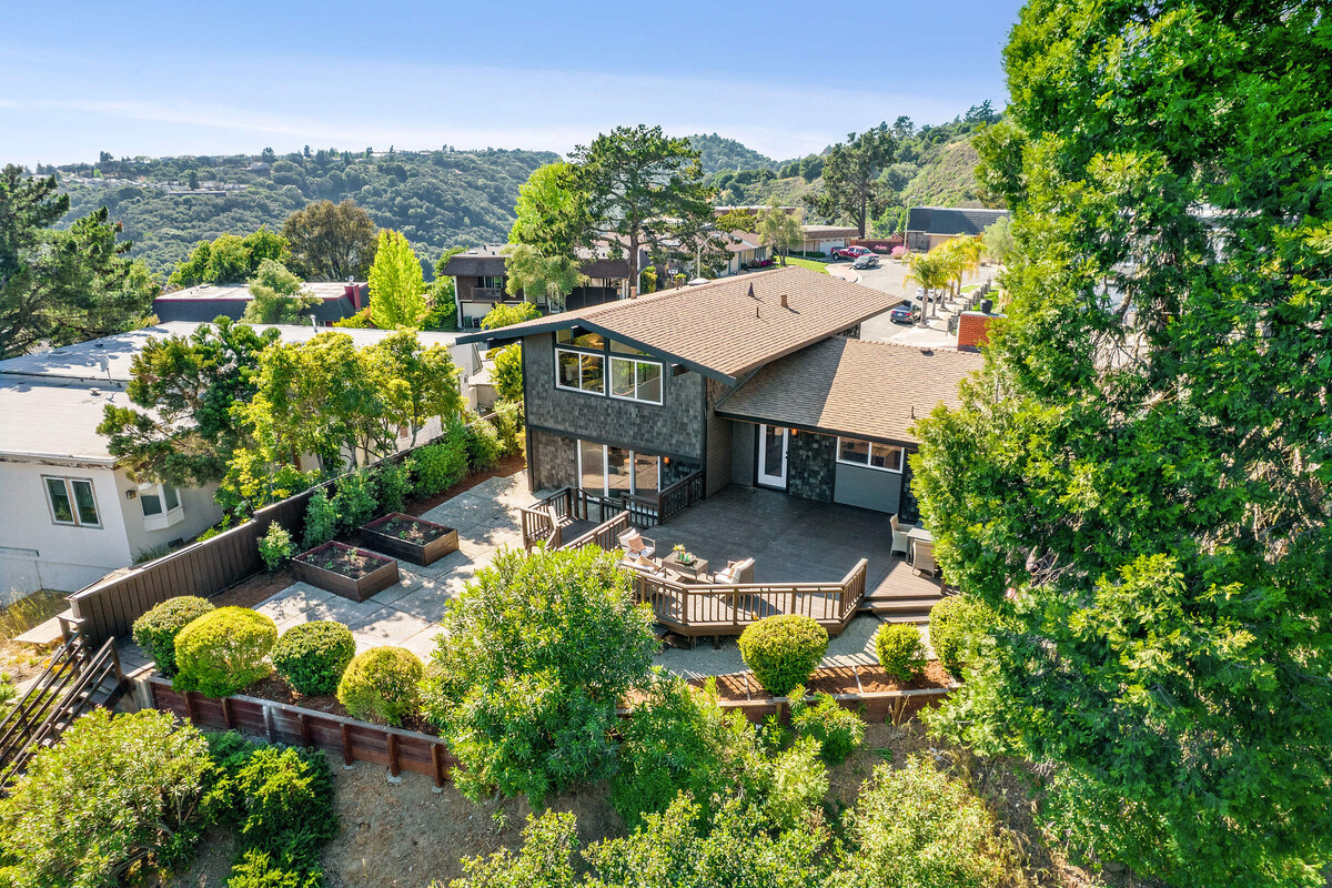 Images Georgia W. Richardson with Berkshire Hathaway Home Services