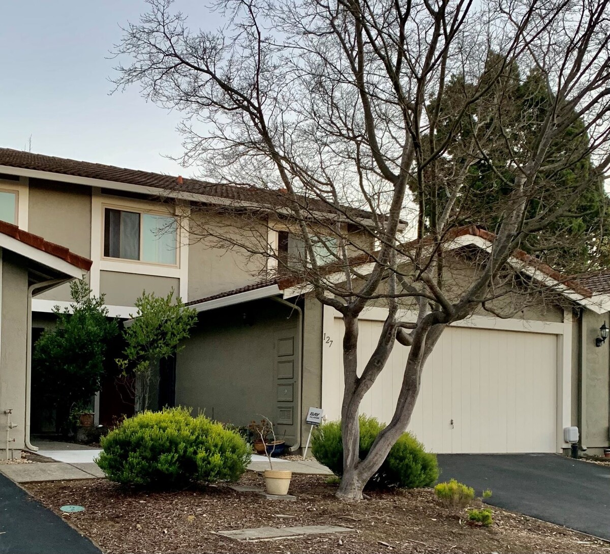 Images Georgia W. Richardson with Berkshire Hathaway Home Services