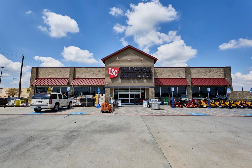 Images Tractor Supply Co.