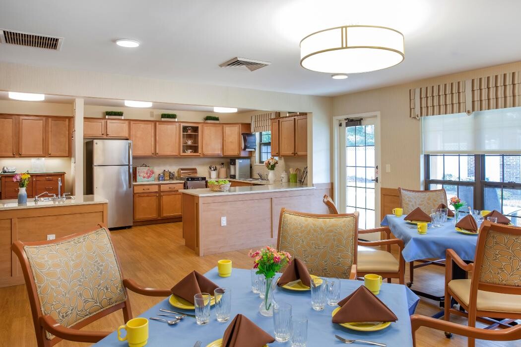 Images Charter Senior Living of Columbia