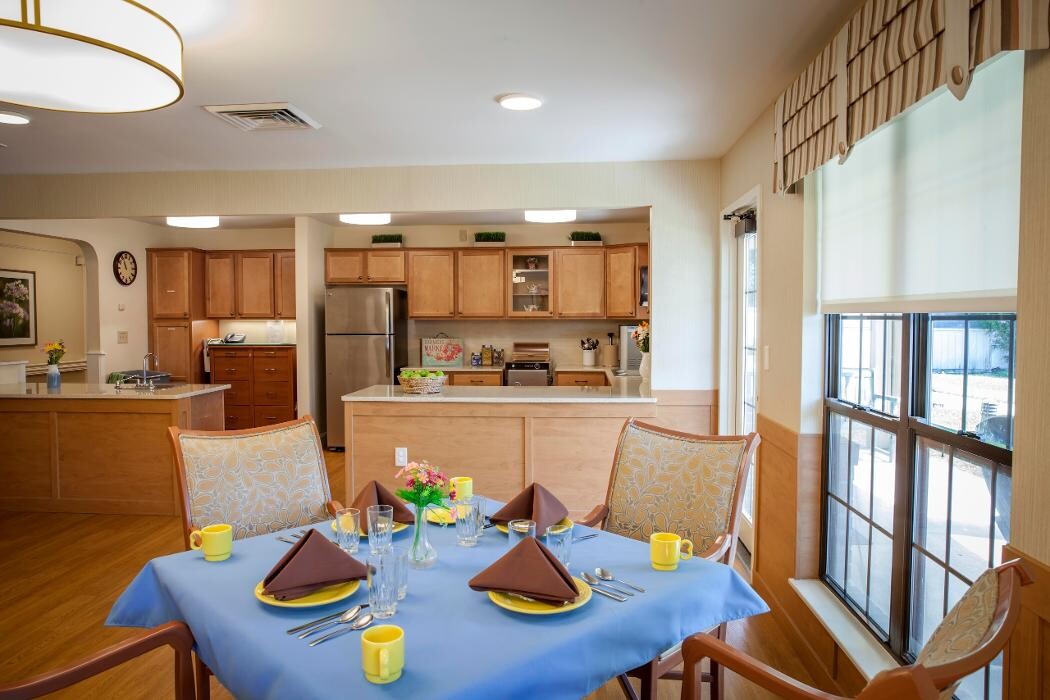 Images Charter Senior Living of Columbia