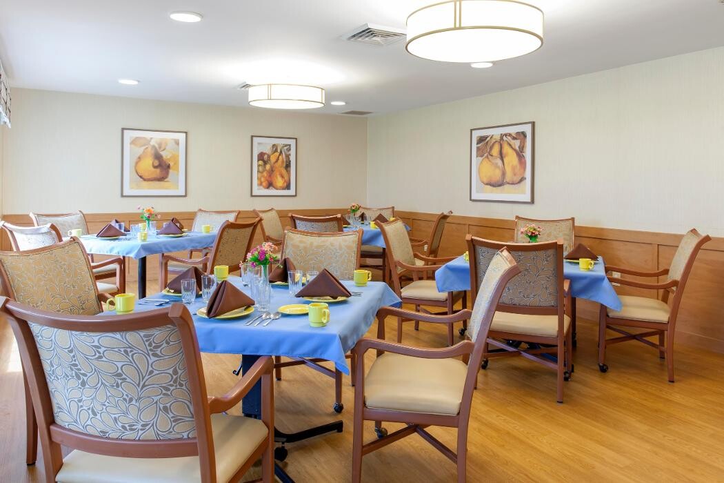 Images Charter Senior Living of Columbia