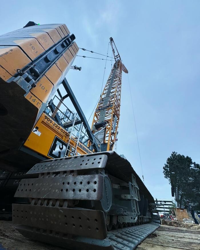 Images Reliable Crane Service