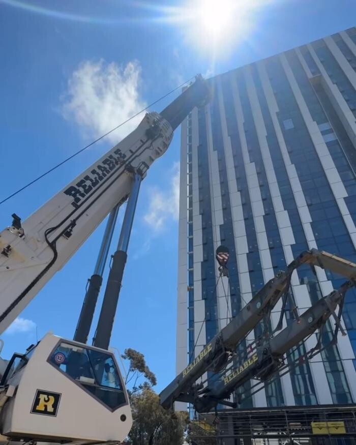 Images Reliable Crane Service