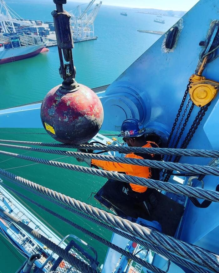 Images Reliable Crane Service