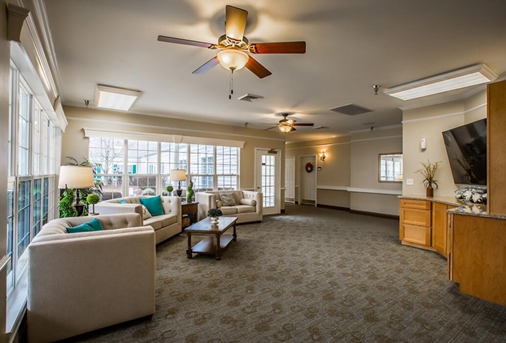 Images Charter Senior Living of Franklin