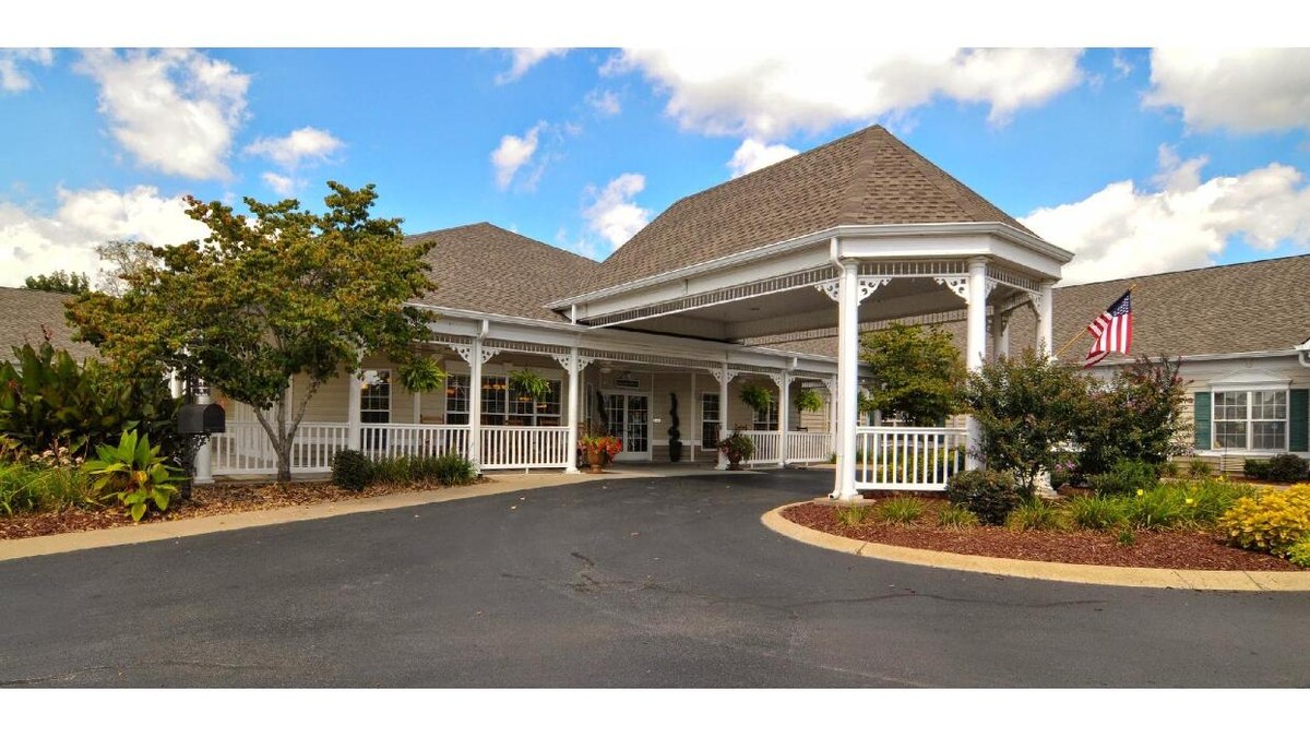 Images Charter Senior Living of Franklin