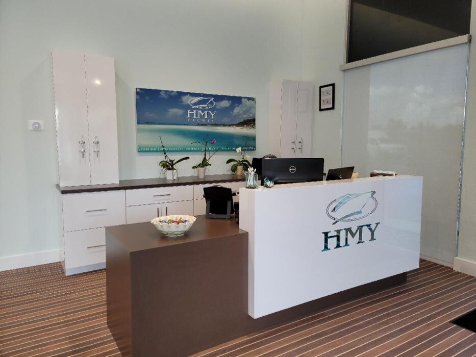 Images HMY Yacht Sales - Outboard Boating Center