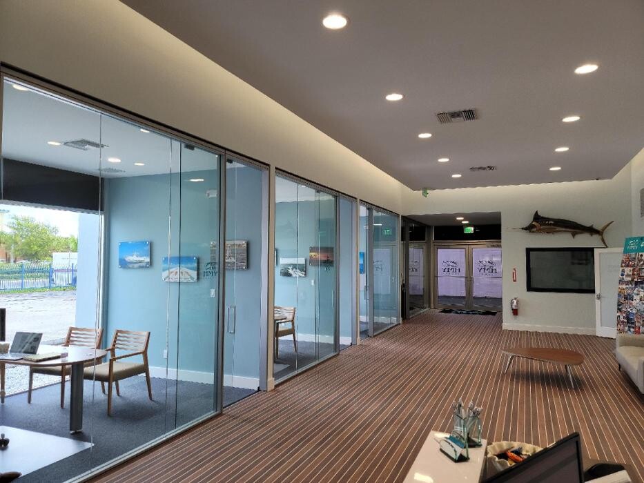Images HMY Yacht Sales - Outboard Boating Center