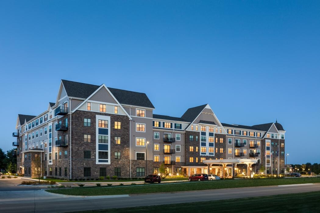 Images Grand Living At Tower Place