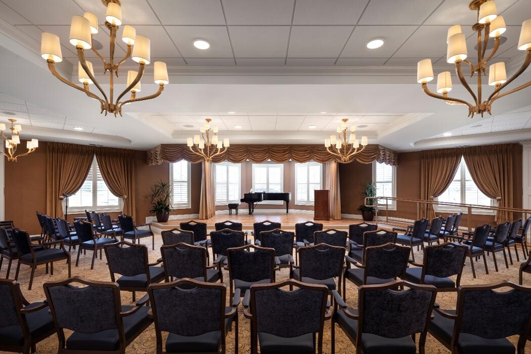 Images Grand Living At Tower Place